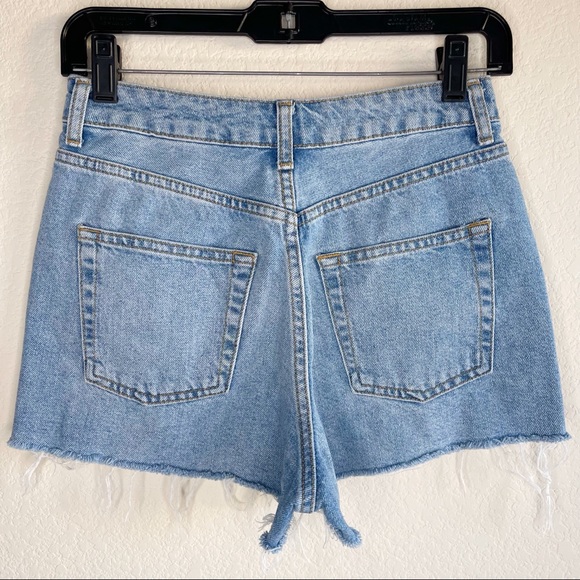 ✨TopShop Moto | Floral Embroidered Mom Denim Jean Shorts - Picture 4 of 9